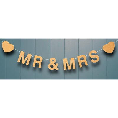 Club Green Mr & Mrs Wedding Bunting Garland Heart Wooden - hanrattycraftsgifts.co.uk