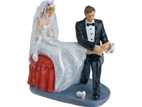 CLUB GREEN Resin Bride/Groom Putting On Shoe, 11 x 12 cm - hanrattycraftsgifts.co.uk