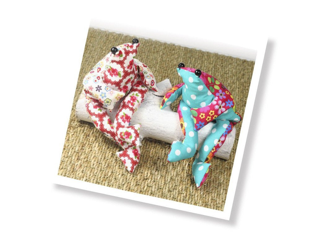 The Crafty Kit Co. Sewing Kit-Bean Bag Frog - hanrattycraftsgifts.co.uk