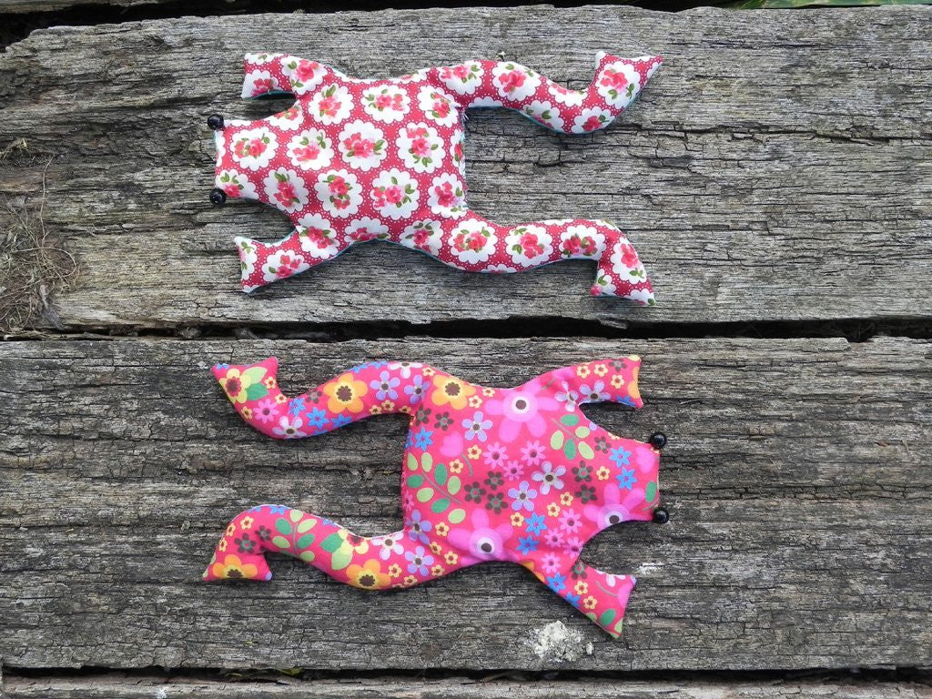 The Crafty Kit Co. Sewing Kit-Bean Bag Frog - hanrattycraftsgifts.co.uk