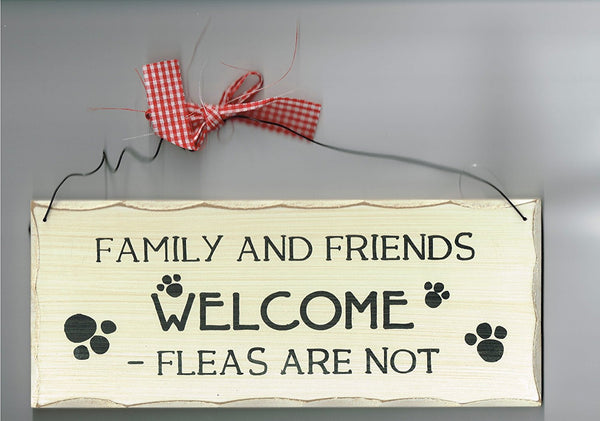 Wooden Animal Fleas Sign, Family and Friends Welcome Fleas Are Not Sign - hanrattycraftsgifts.co.uk