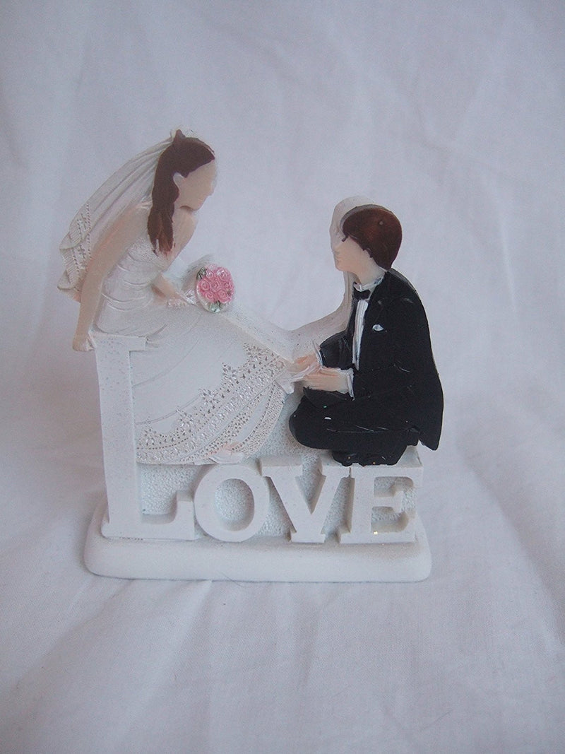 CLUB GREEN Resin 2D Love Bride and Groom Sitting, White, 80 x 30 x 100 mm - hanrattycraftsgifts.co.uk