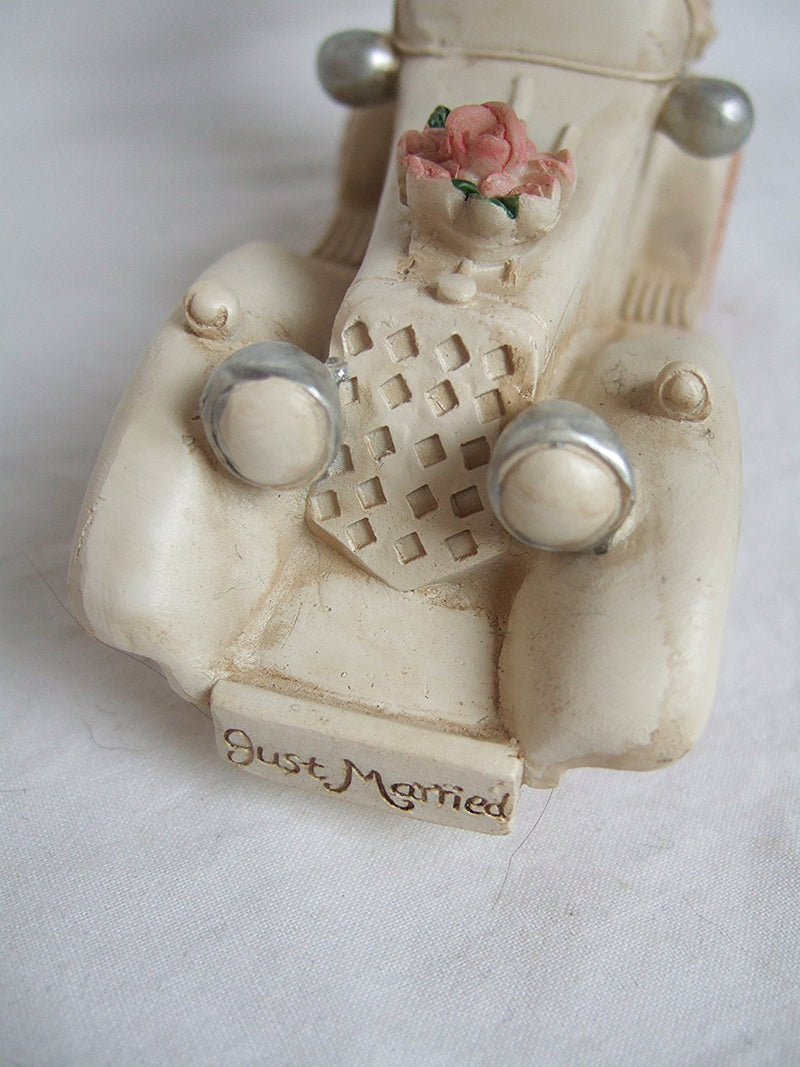 CLUB GREEN Resin Bride and Groom In Car, Ivory, 150 x 70 x 70 mm - hanrattycraftsgifts.co.uk