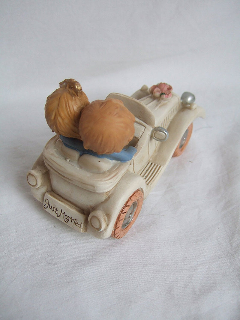 CLUB GREEN Resin Bride and Groom In Car, Ivory, 150 x 70 x 70 mm - hanrattycraftsgifts.co.uk