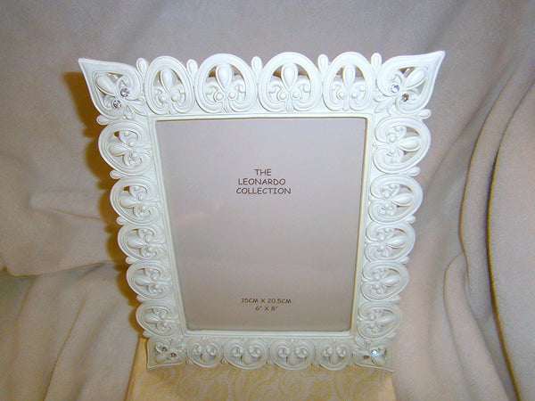 the leonardo collection 6 x8 hearts cream diamontes in corners frame - hanrattycraftsgifts.co.uk