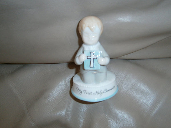 gifts of faith commemorative communion figurine boy - hanrattycraftsgifts.co.uk